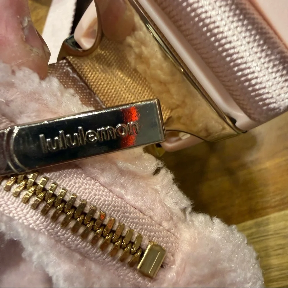 Lululemon Everywhere Belt bag Light Pink Sherpa crossbody FLAW